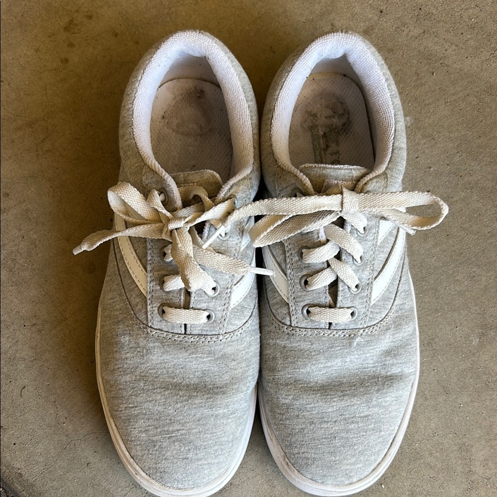Tretorn Gray and White Sneakers with Minimalist Design